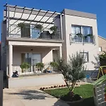 Mena Apartmán Bibinje