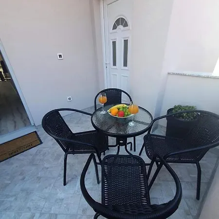 Mena Apartman Bibinje