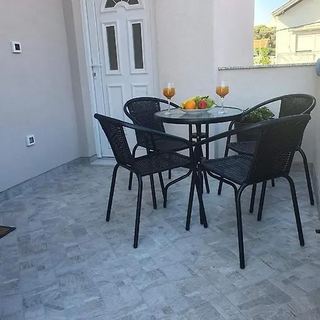 Mena Bibinje