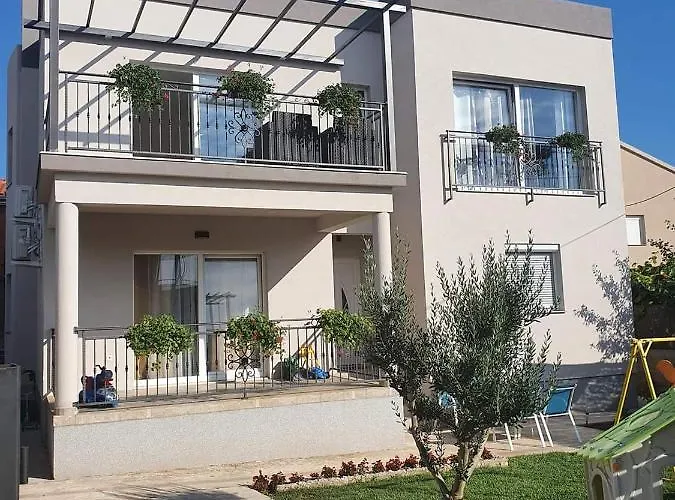 Mena Apartman Bibinje