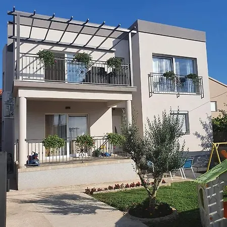 Mena Apartman Bibinje