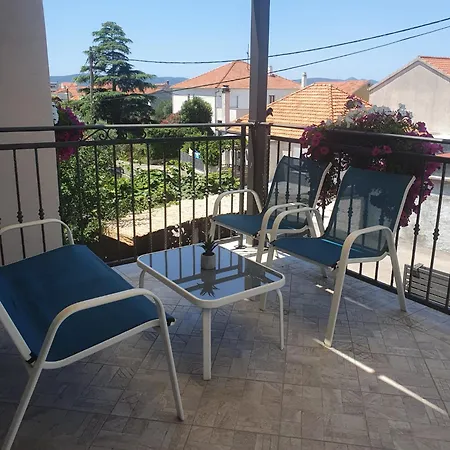 Apartman Mena *