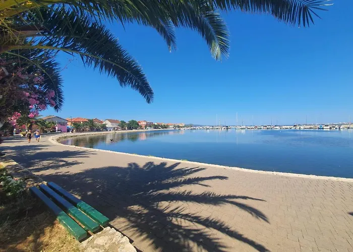 Апартаменты Mena *